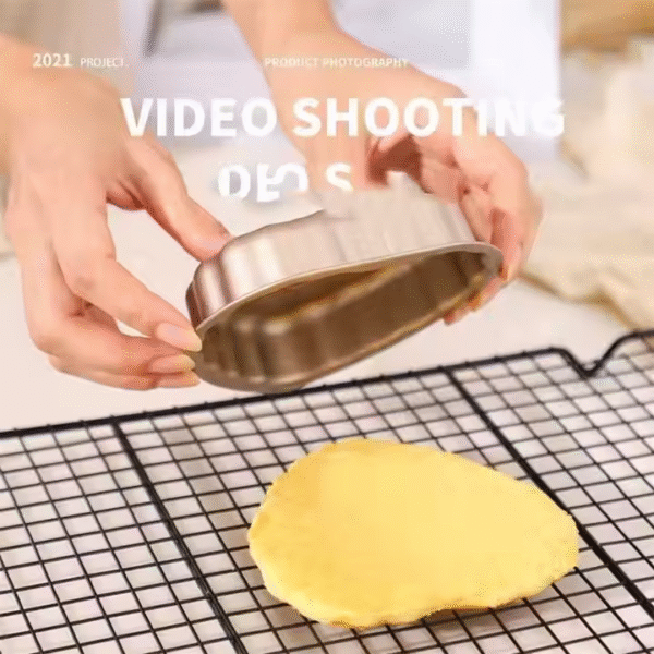 Cartoon Diy Love Heart Cake Mold Household Non-stick Peach Heart Carbon Steel Pizza Pie Pan Bun Baking Tool - Image 3